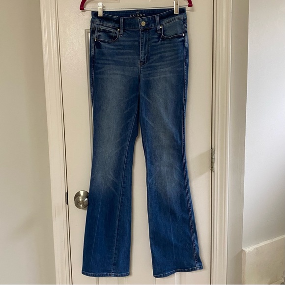 WHBM • High-Rise Everyday Soft Denim Skinny Flare Blue Jeans - Picture 2 of 7
